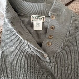 L.L. Bean Women's vintage V-Neck Sweater in Green